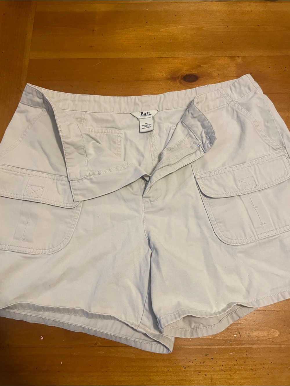 Bass Women's khaki tan Cargo Shorts
